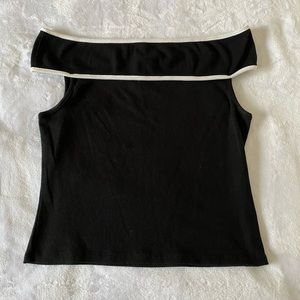 Off the Shoulder black top!🖤😩